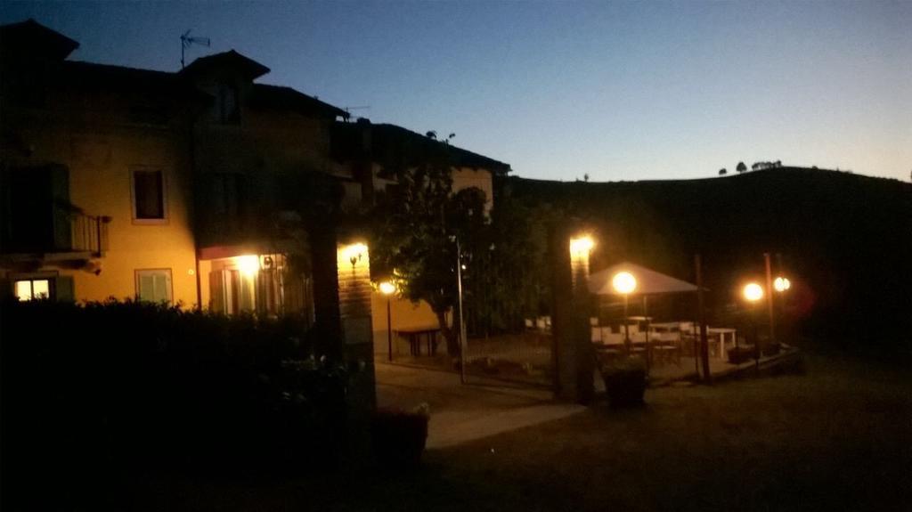 La Terrazza Del Barbaresco Bed & Breakfast Neviglie Dış mekan fotoğraf